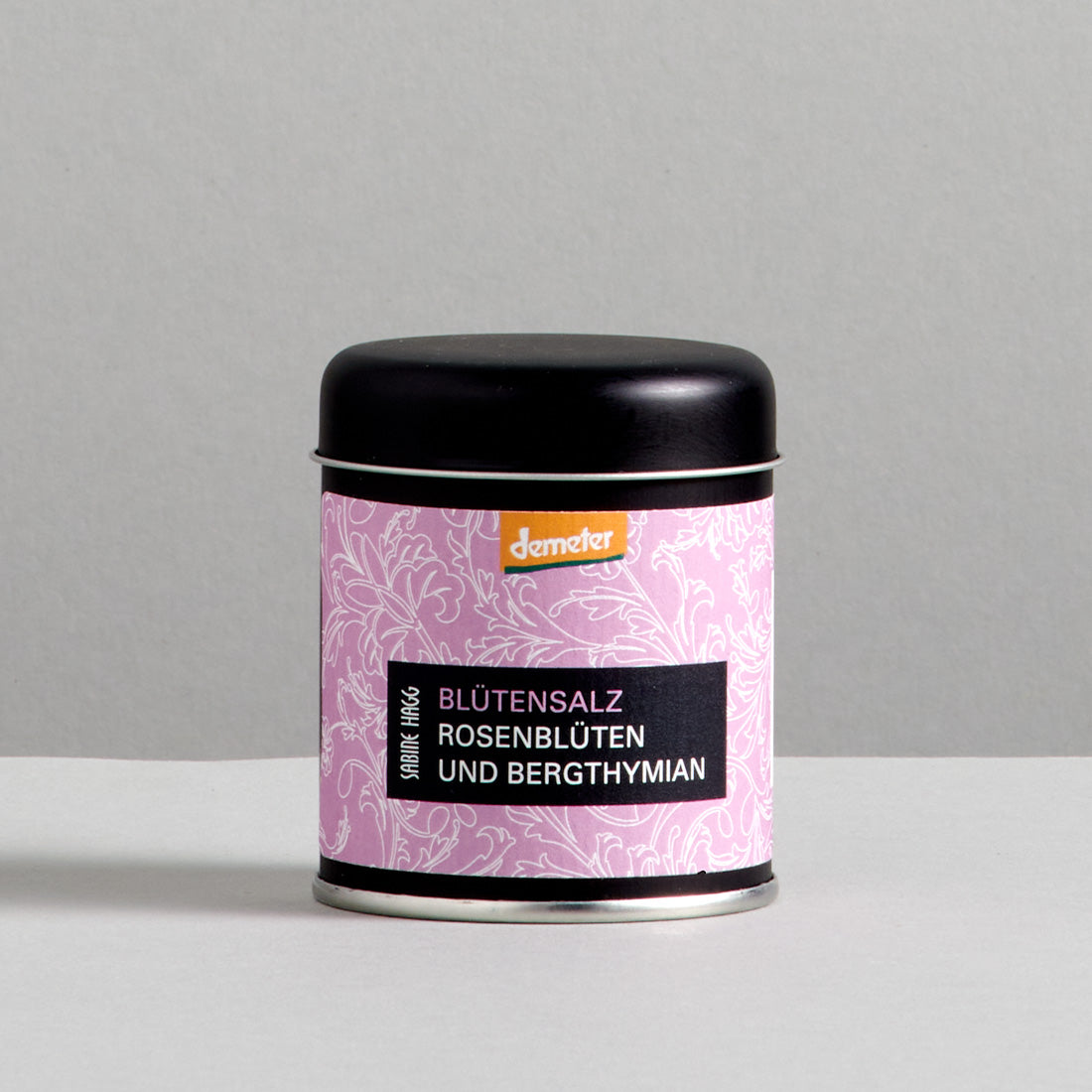 Blütensalz mit Rosenblüten und Bergthymian